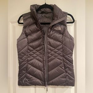 Women’s North face puffer vest 550 size XS